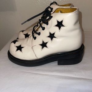 Muro boots size 4